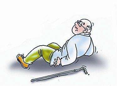 56歲老人散步時(shí)意外摔倒引發(fā)骨折，25保額遭拒賠，憑什么？